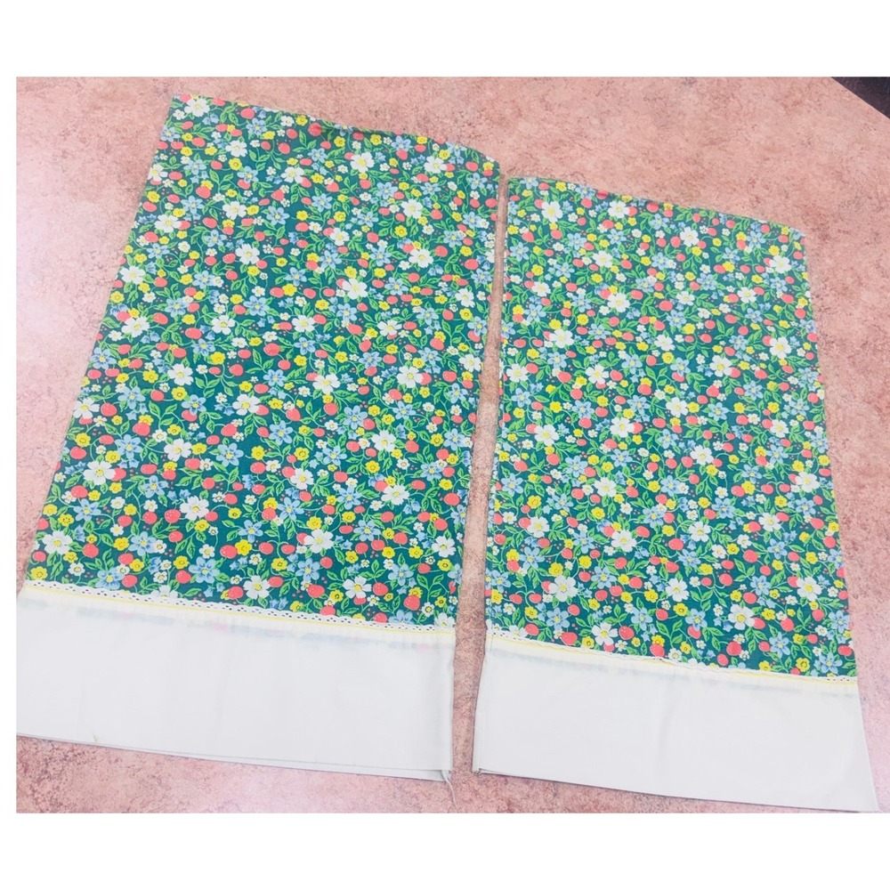 Vintage Strawberry Floral Pillowcases Set of 2 green Lace Trim Cottagecore Retro